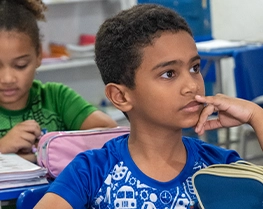 Aluno atento durante a aula